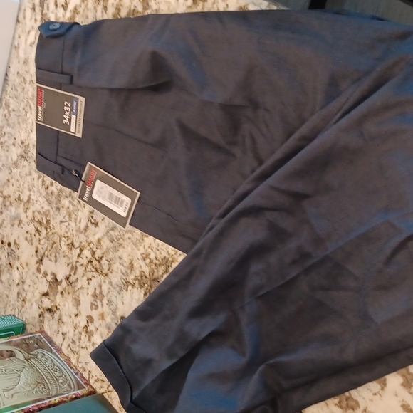 Travelsmart Roundtree Yorke Men's navy pleated dress pants new